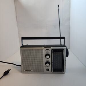 Vintage Panasonic AM/FM Radio, tested works model RF-1005